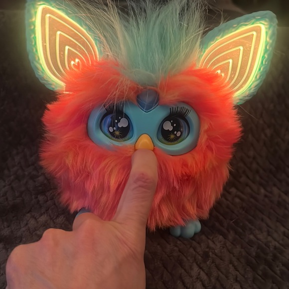 Furby Interactive Toy - Orange and Blue lights up, talks, sings and dances NICE - Picture 9 of 17